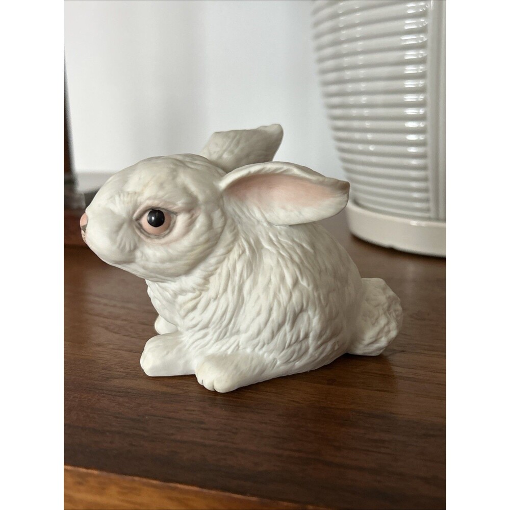 Boehm Sitting Rabbit 400-86 Mint Condition.